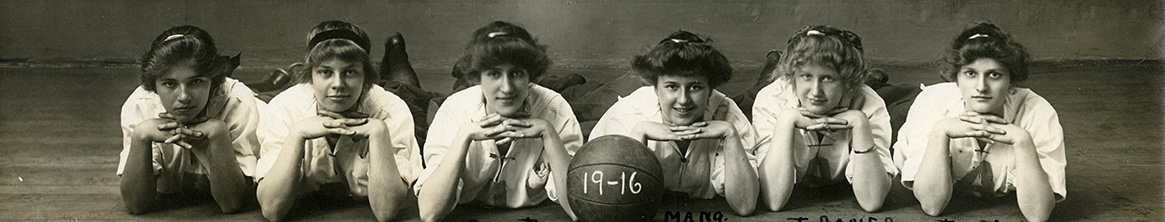 Abbot Academy basketball team, 1913.